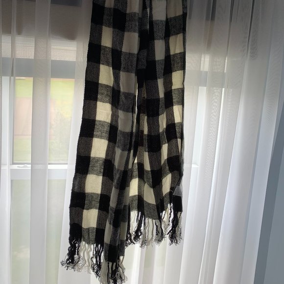 PICK 4 , GET 1 FREE. Scarf, Acrylic Wool, Black & White - Picture 3 of 5